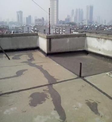 长岭漏水维修 楼顶漏水是什么原因，楼顶漏水维修方法是什么?